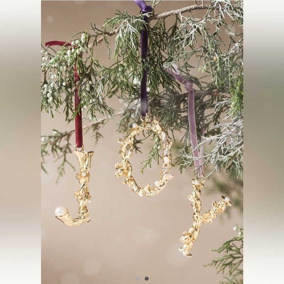 Anthropologie Aurelia gold monogram ornament P NWT - Picture 2 of 3